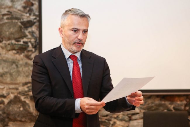 Per i frontalieri della provinicia di Sondrio una doppia tassazione, Del Barba: “Cornuti e mazziati”