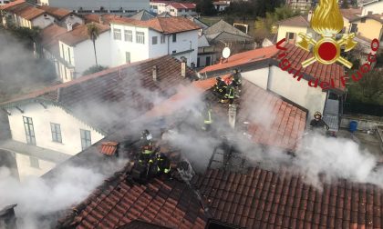 A Gravedona va a fuoco il tetto, evacuata una famiglia FOTO