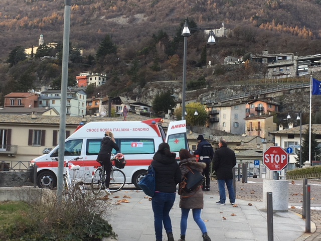 Incidente in centro a Sondrio, due giovanissimi all’ospedale