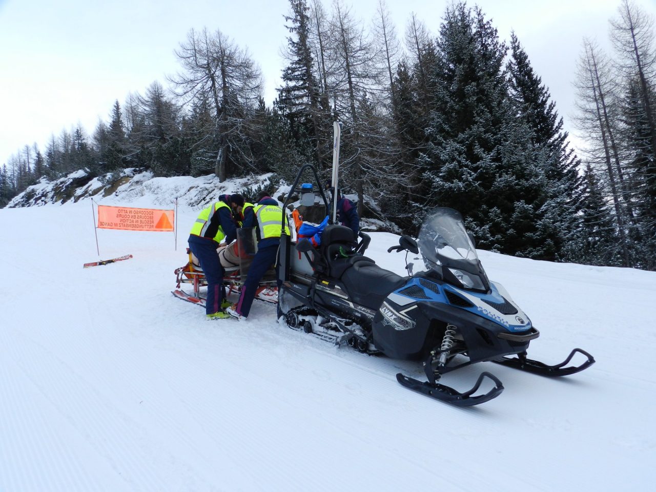 Incidente sulle piste da sci, trentenne gravissimo