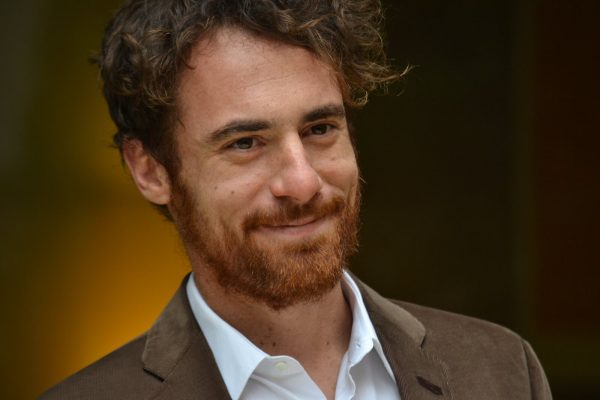 Volete recitare in un film con Elio Germano? Vicino Treviglio cercano 50 comparse (pagate)