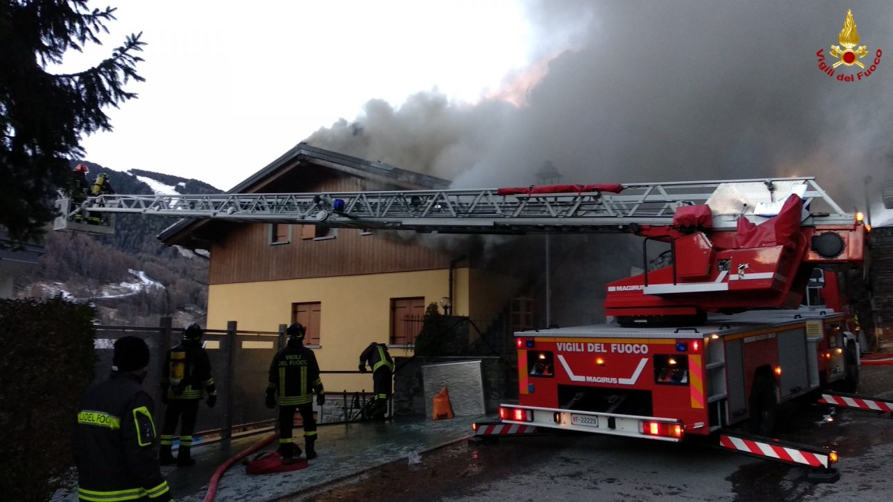 Mansarda distrutta dalle fiamme ad Aprica