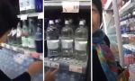 “Cinese di m…a, ti sparo in testa”, video shock in un supermercato a Monza