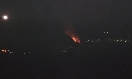 Incendio ad Albaredo, elicotteri sul rogo VIDEO