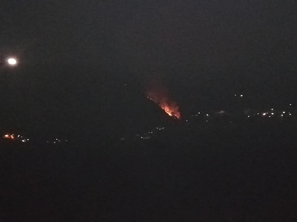 Incendio ad Albaredo, elicotteri sul rogo VIDEO
