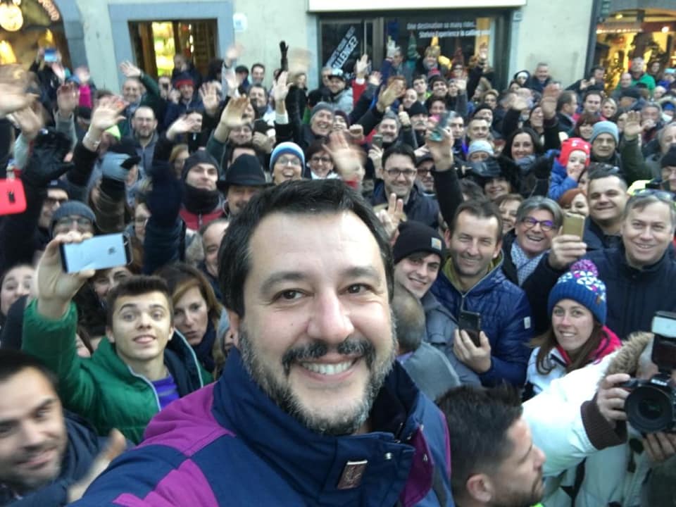 #Salvini non mollare: la Lega scende in piazza