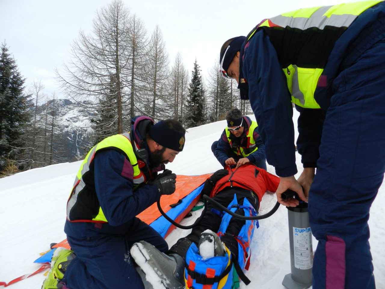 Incidenti sulle piste da sci, feriti 5 ragazzini