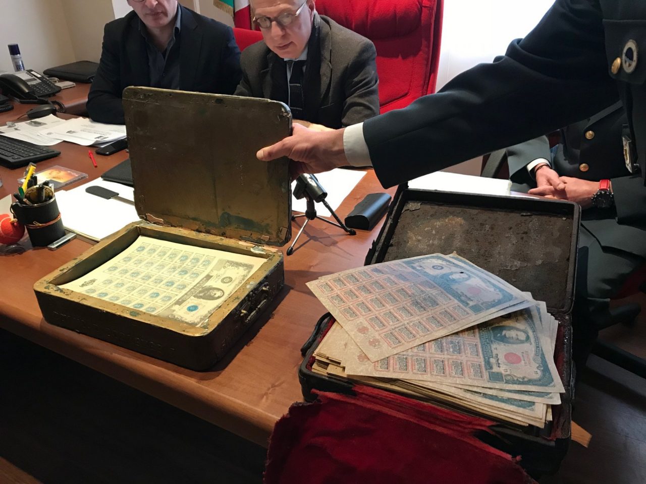 I bond da 180 miliardi di dollari sono falsi