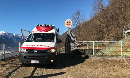 Cade sul sentiero, pensionato grave in ospedale