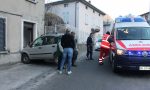 Auto contro casa, paura per un anziano