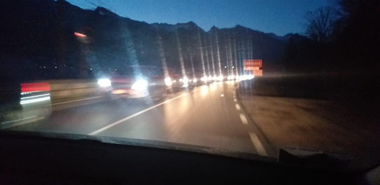 Auto guasta in galleria, Statale 36 in tilt