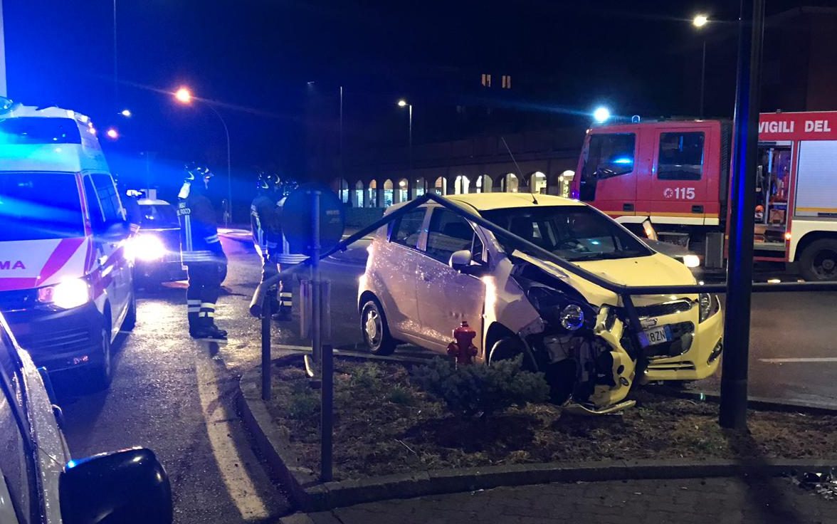 Incidente sulla vecchia Statale 38, donna di 45 anni finisce in ospedale