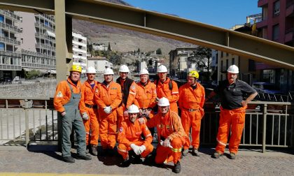 Il Gruppo volontari della Protezione Civile al lavoro per la pulizia del Mallero