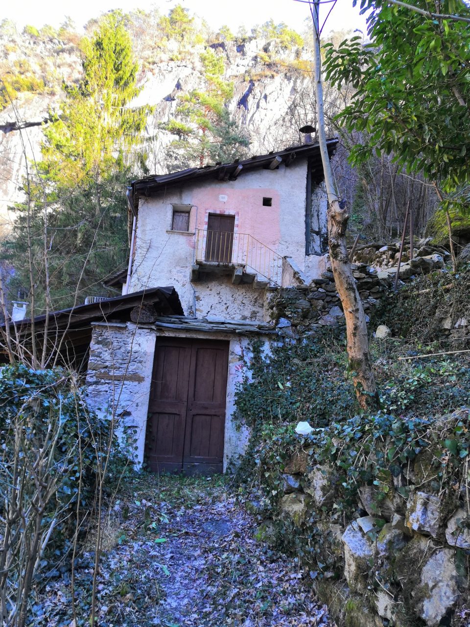 Un convegno sui crotti della Valchiavenna