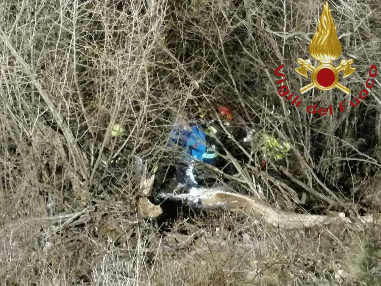 Automobilista precipita in un dirupo sul monte Bisbino FOTO