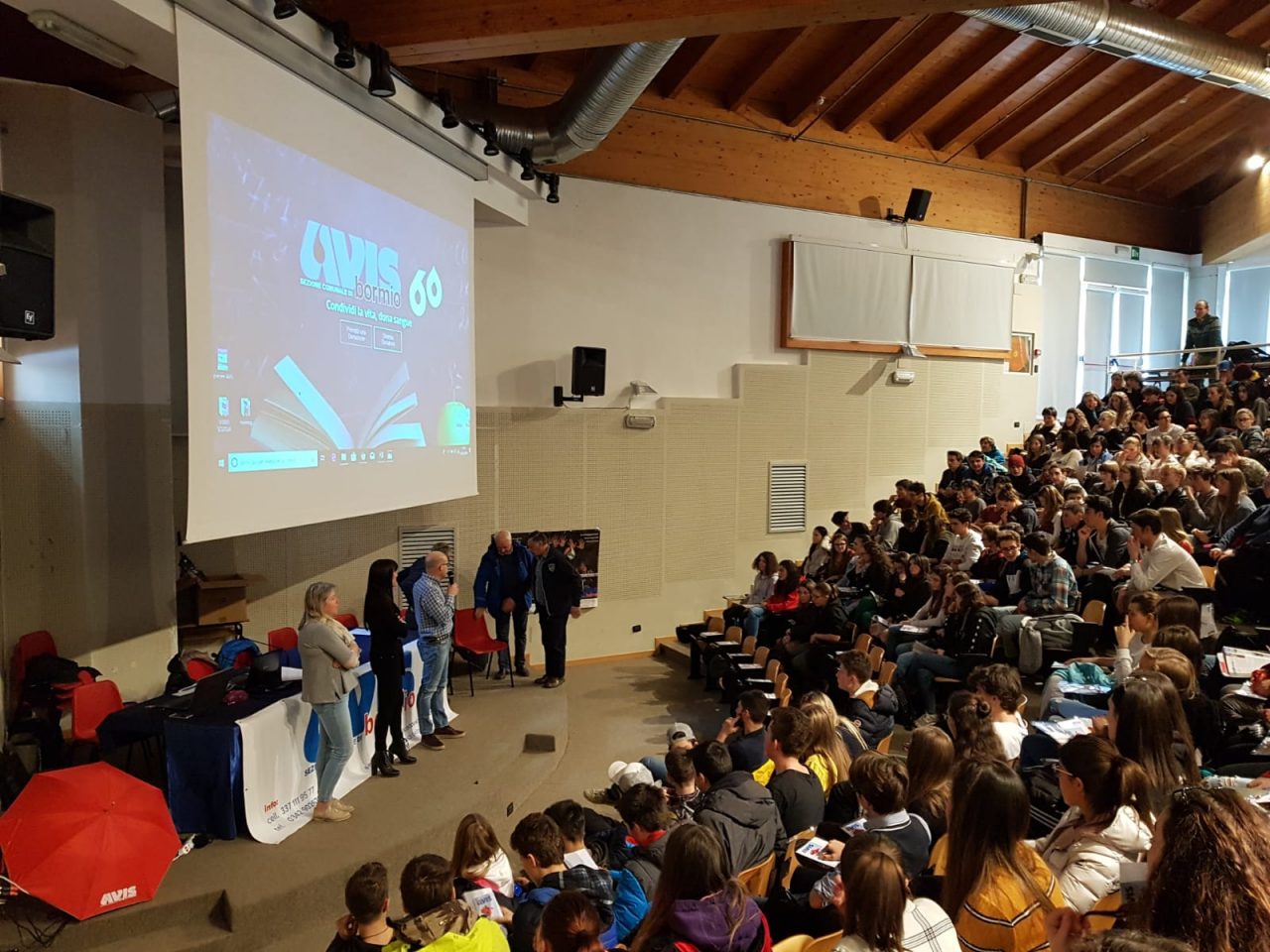 L’Avis entra a scuola