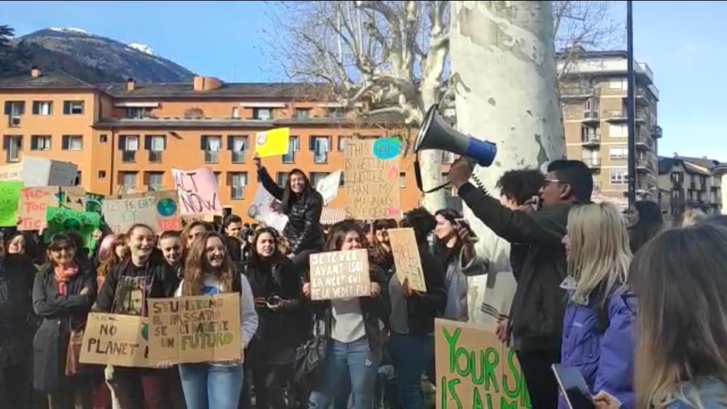 Fridays for Future in Valtellina, studenti scendono in piazza VIDEO