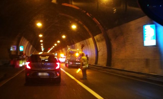 Incidente lungo la Statale 36: ragazza salvata da coraggioso automobilista