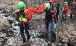 Settantenne precipita per 80 metri nel bosco e muore