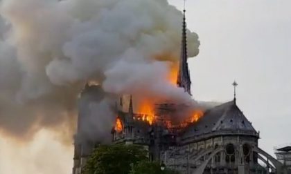 Notre Dame brucia, siamo tutti più poveri