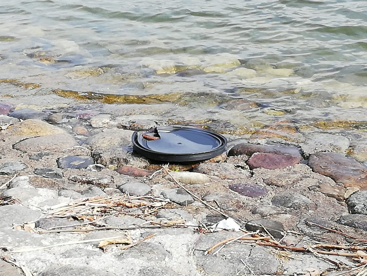 24 sfumature di plastica, lungo il fiume Adda è emergenza inquinamento