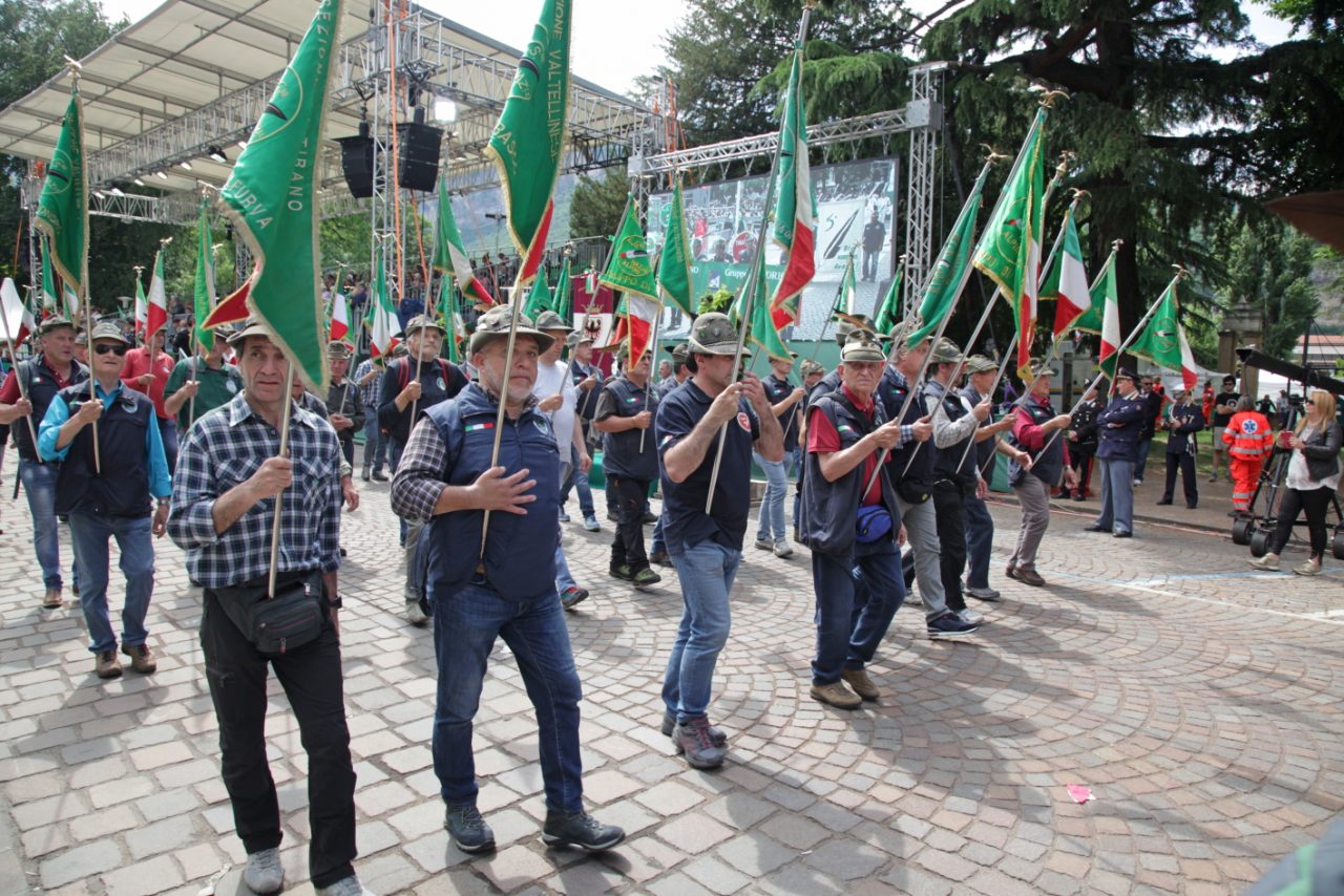 Sondrio in festa per gli alpini