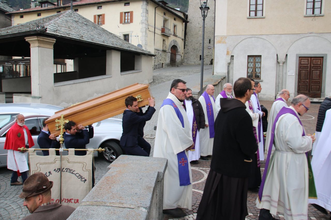 Addio a don Remo Bracchi
