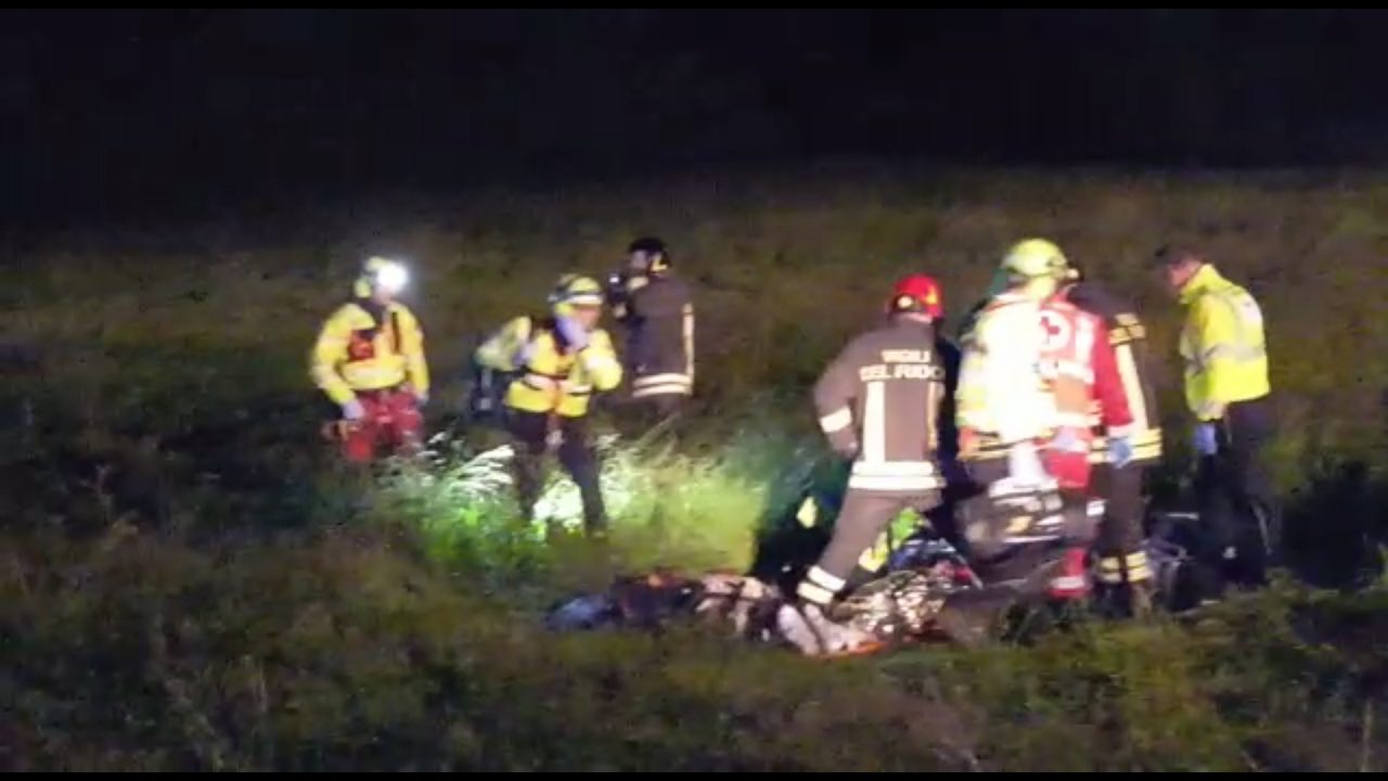 Automobile finisce fuori strada, grave un ragazzo di 24 anni VIDEO