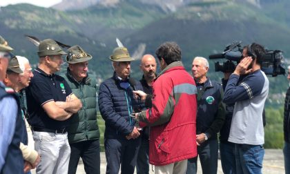 Anche Chi l'ha Visto in campo per ritrovare i cappelli degli alpini rubati dopo l'adunata FOTO