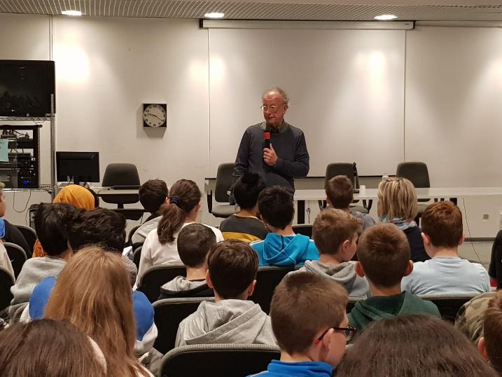 Gherardo Colombo incontra gli studenti delle medie Vanoni