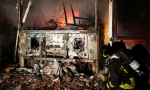 Incendio a Lezzeno: brucia il box vicino alle abitazioni VIDEO