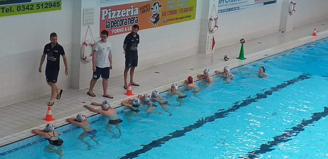 Triangolare di pallanuoto alla piscina di Sondrio