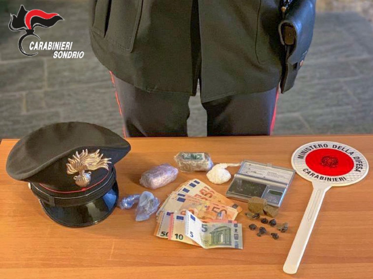 Droga, due arresti a Grosotto