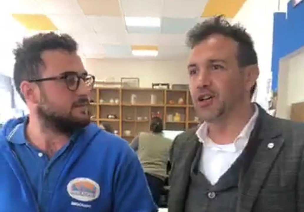 Elezioni Europee 2019, il candidato dei 5 Stelle visita l’azienda aperta con il microcredito