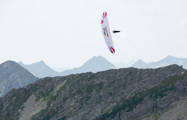Muore mentre fa parapendio sull’Alpe di Chiaro