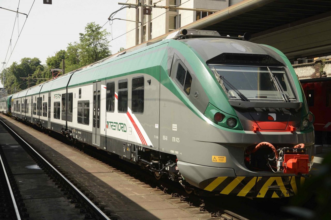 Donna scende dal treno e il figlio di 3 anni rimane solo a bordo