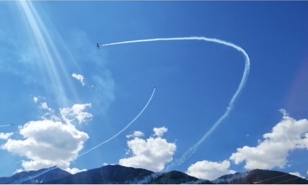 Spettacolo aereo nei cieli sondriesi VIDEO