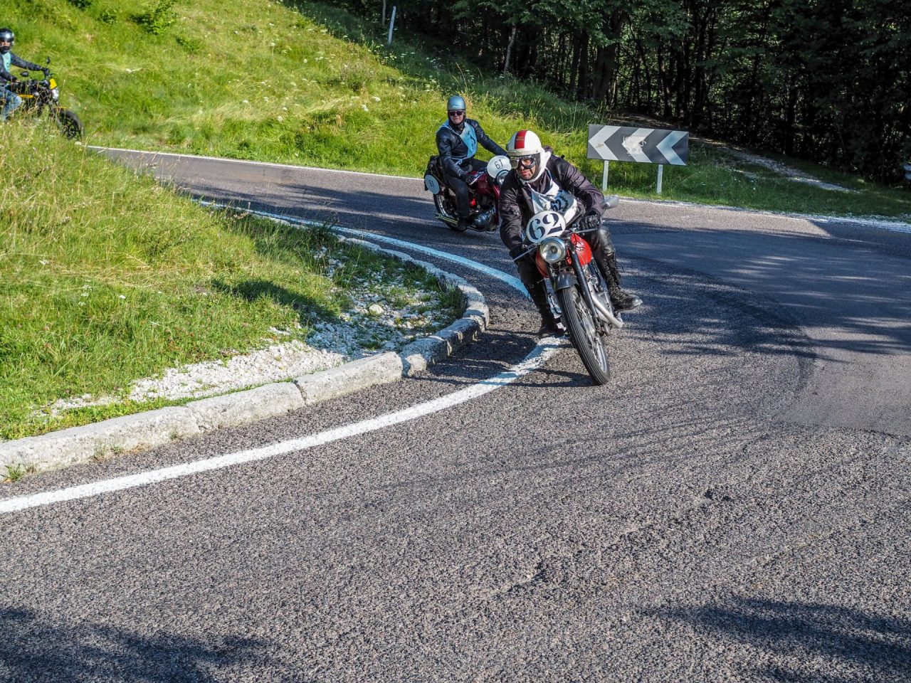 La storica maratona per moto d’epoca fa tappa a Lovere