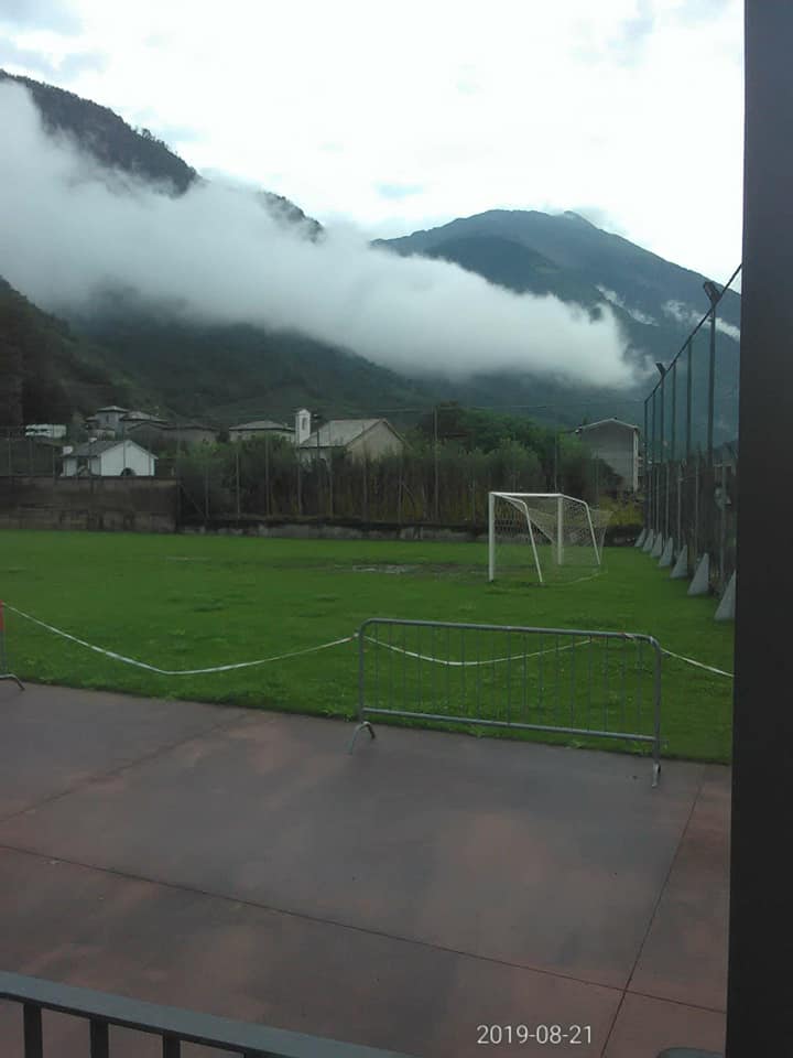 Villa, polemiche sul campo da calcio