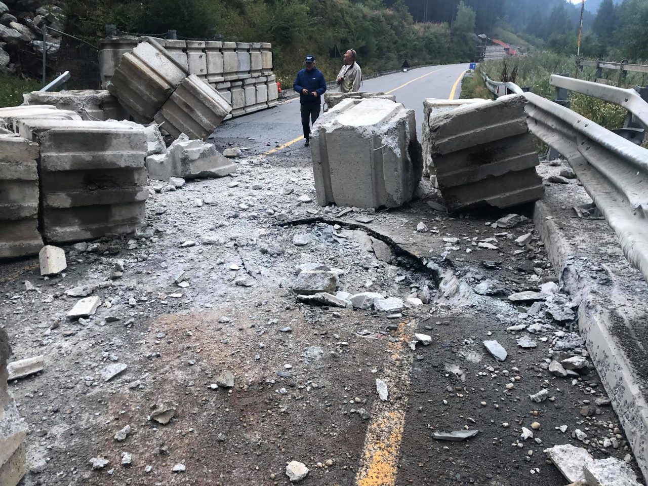 Caduta massi al Ruinon, strada per Santa Caterina di nuovo chiusa