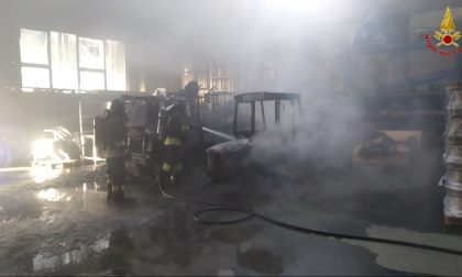 Incendio in un capannone a Tirano
