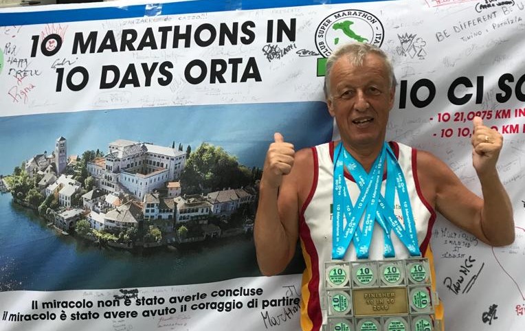 Corre dieci maratone in dieci giorni: che impresa!