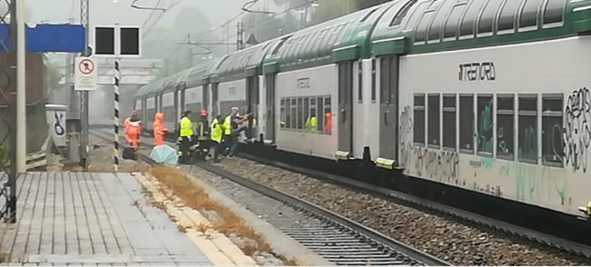 Donna suicida sui binari, Trenord sotto accusa