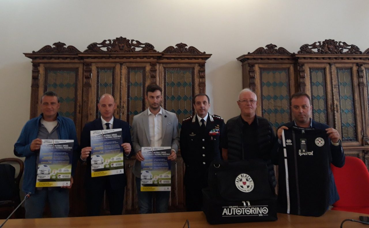 In campo per solidarietà con la nazionale sindaci e magistrati