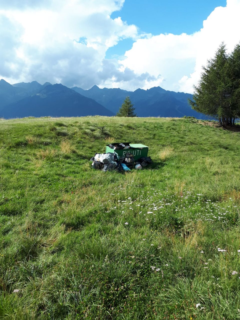 Trivigno, troppi rifiuti sul monte Padrio