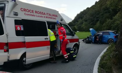 Violento scontro auto contro camion