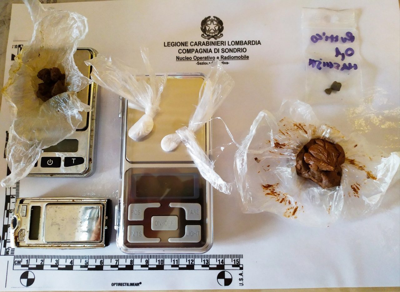 Compra bilancino di precisione e viene arrestato dai Carabinieri