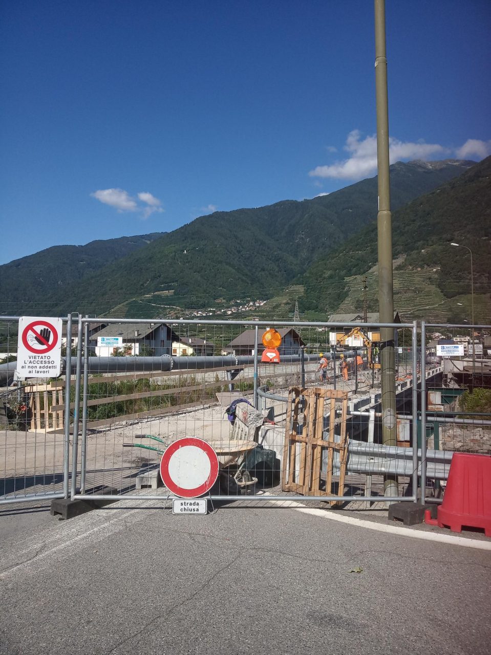 Villa, proseguono i lavori del ponte provvisorio