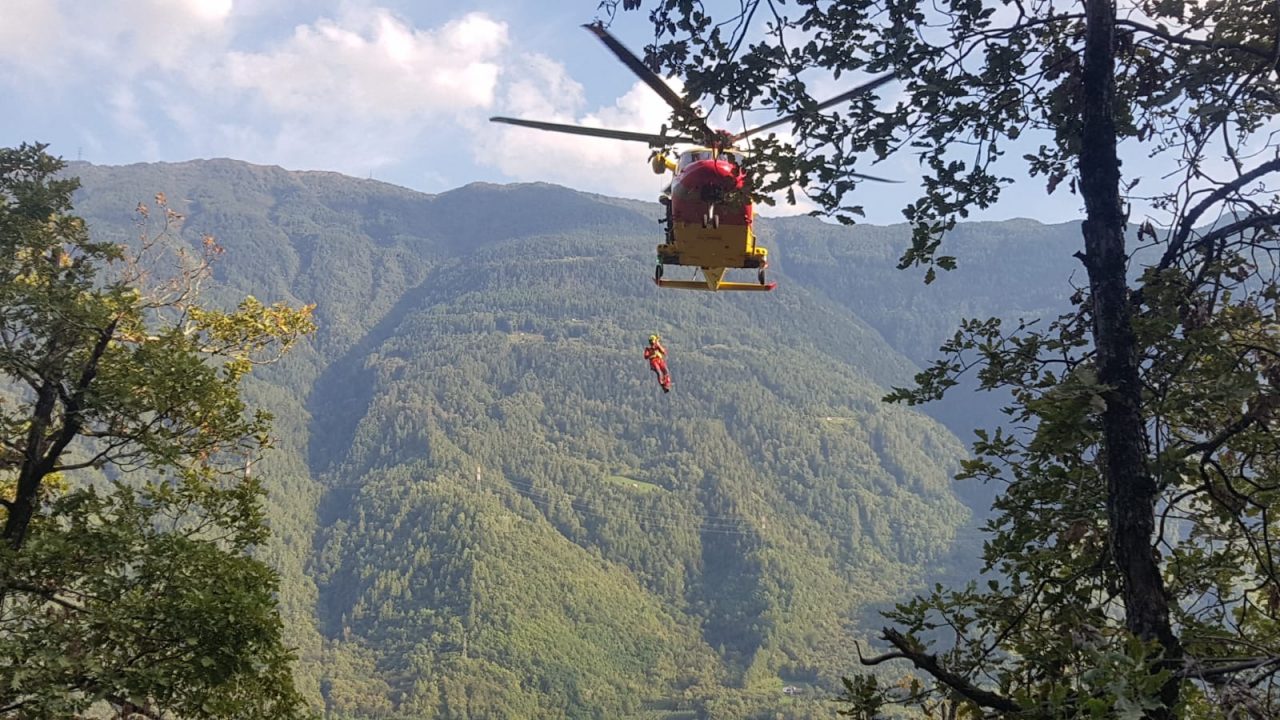 Tragedia in montagna, cercatore di funghi bergamasco precipita e perde la vita