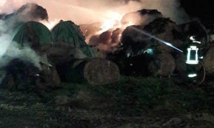 2000 quintali di fieno bruciano a Piateda